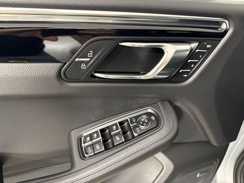 Certified 2026 Porsche Macan AWD/4WD image 34