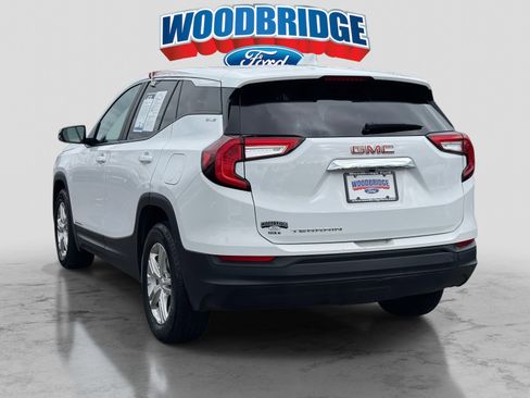 Used 2024 GMC Terrain SLE image 3