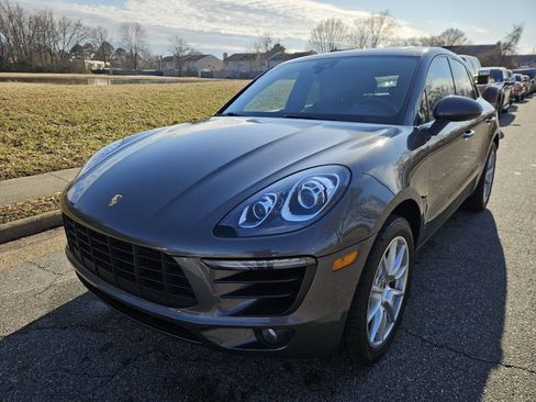 Used 2018 Porsche Macan image 3