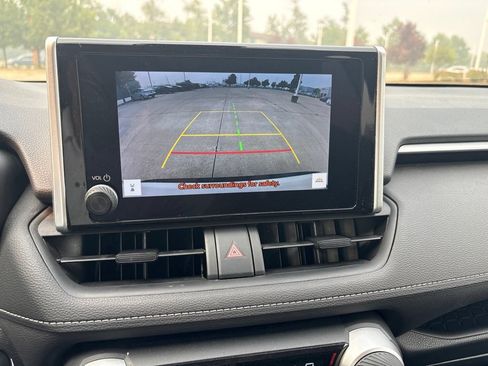 Used 2025 Toyota RAV4 XLE AWD/4WD image 28