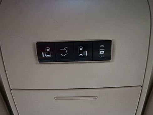 Used 2011 Dodge Grand Caravan Crew w/ Safety Sphere Group FWD image 29