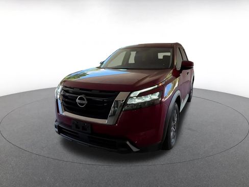 Used 2025 Nissan Pathfinder SV FWD image 4