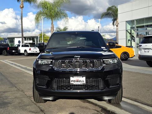 New 2025 Jeep Grand Cherokee Laredo image 7