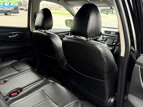 Used 2017 Nissan Rogue SV image 11