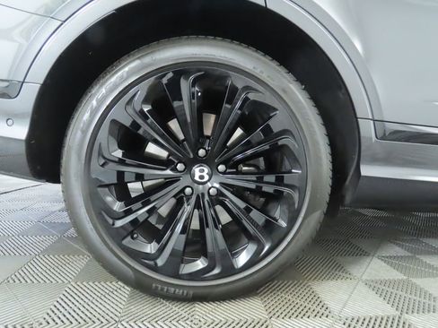 Used 2023 Bentley Bentayga Extended Wheelbase image 33