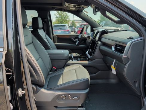 New 2026 GMC Yukon XL Denali w/ Sun & Power Step Package AWD/4WD image 42