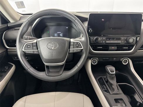 Certified 2024 Toyota Grand Highlander XLE image 32