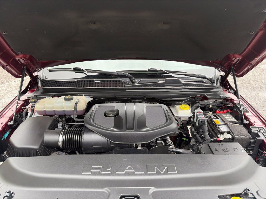 Used 2025 RAM 1500 Laramie AWD/4WD image 21