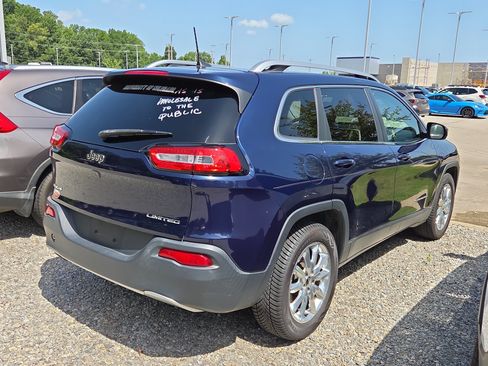 Used 2016 Jeep Cherokee Limited AWD/4WD image 7