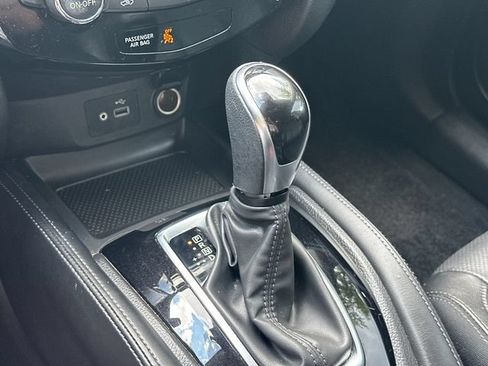 Used 2018 Nissan Rogue SL FWD image 29