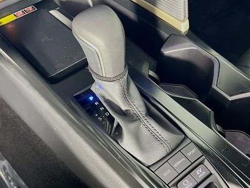 Used 2025 Toyota Camry SE image 23