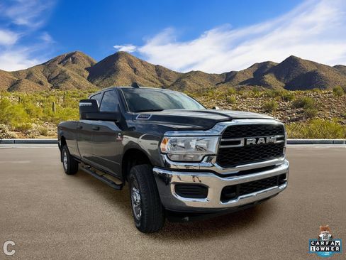 Used 2024 RAM 2500 Tradesman w/ Chrome Appearance Group AWD/4WD image 5