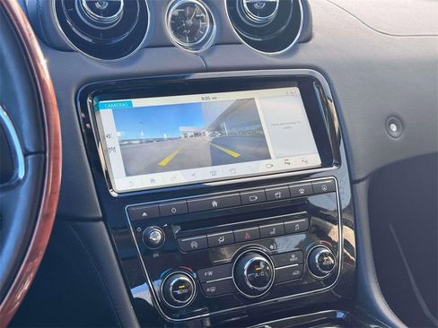 Used 2019 Jaguar XJ R-Sport image 16
