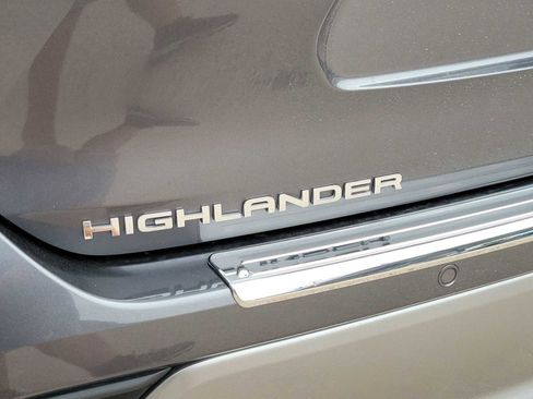 Used 2025 Toyota Highlander Platinum AWD/4WD image 11