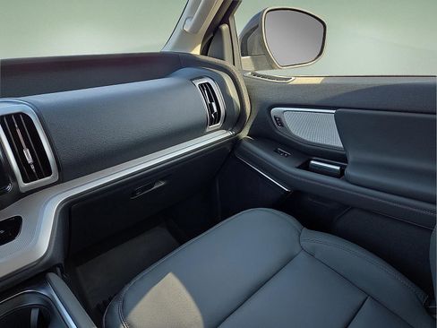 New 2026 Ford Expedition Active image 14