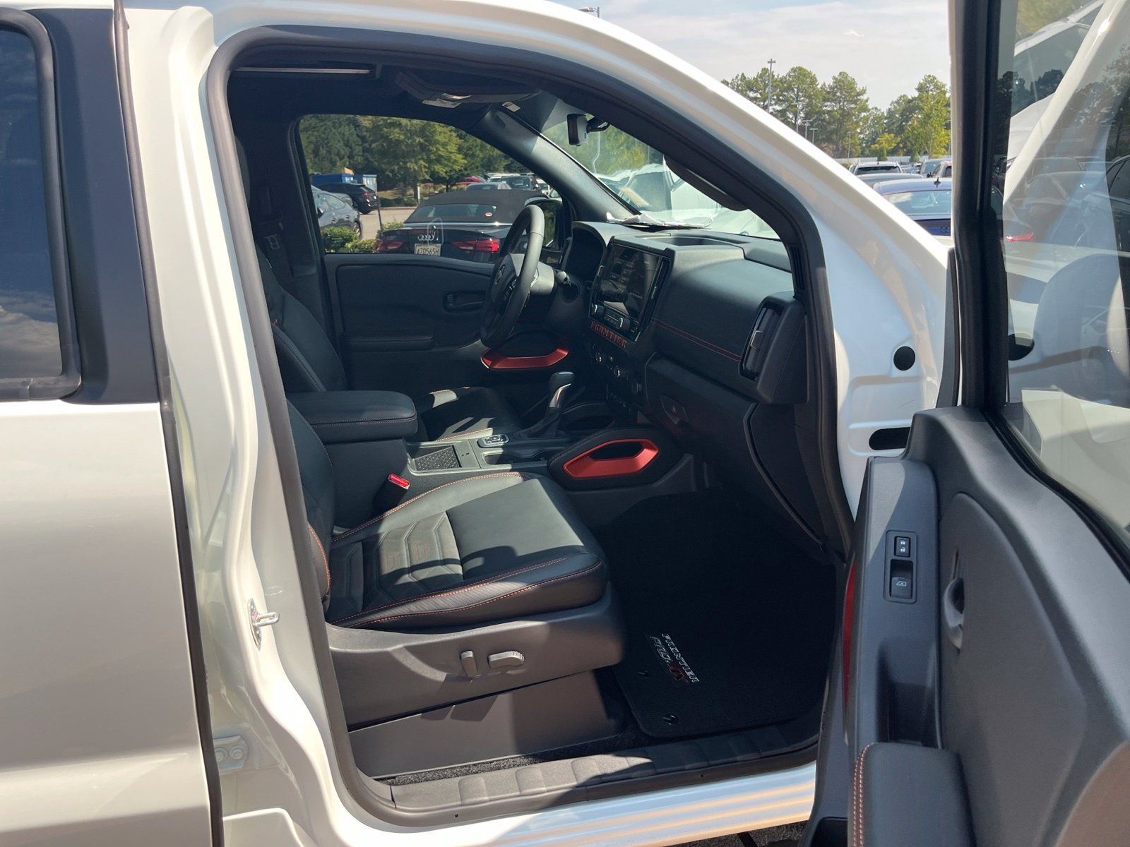 Used 2026 Nissan Frontier PRO-4X w/ Pro Premium Package AWD/4WD image 39