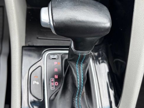 Used 2017 Kia Niro Touring w/ Advanced Technology Package image 51