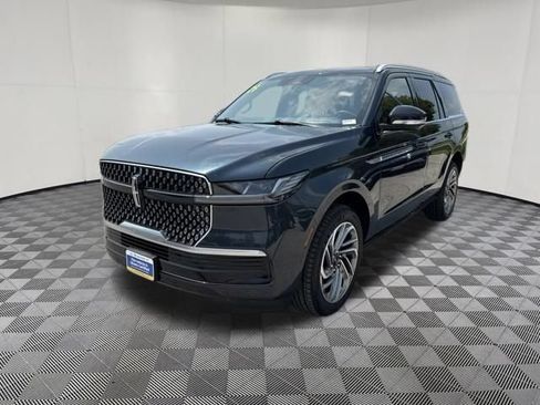 Certified 2026 Lincoln Navigator Reserve AWD/4WD image 13