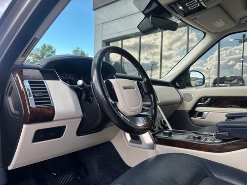 Used 2020 Land Rover Range Rover HSE image 2