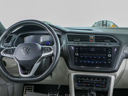 Used 2023 Volkswagen Tiguan SE R-Line FWD image 17