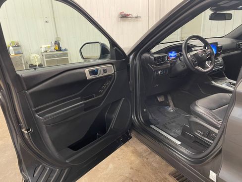 Used 2020 Ford Explorer Limited w/ Class III Trailer Tow Package image 9