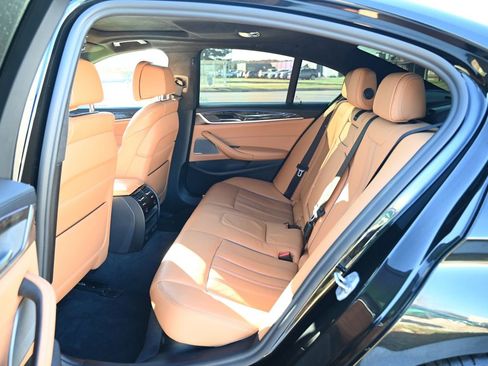 Used 2022 BMW M550i xDrive w/ Premium Package image 41