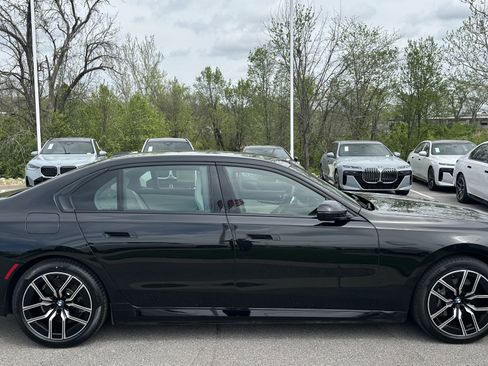 Certified 2025 BMW i7 xDrive60 w/ Premium Package image 11