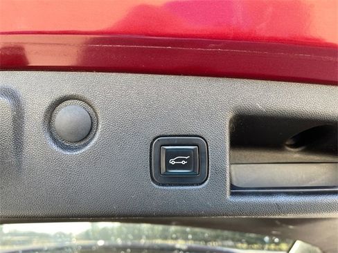 Used 2018 Chevrolet Equinox LT w/ Sun & Infotainment Package image 22