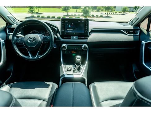Used 2022 Toyota RAV4 XLE Premium AWD/4WD image 20