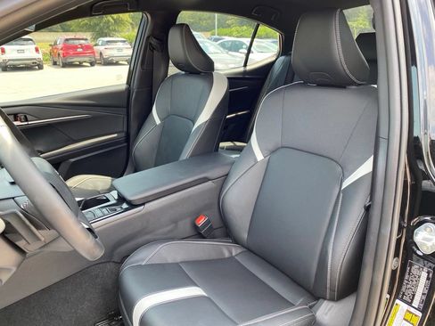 Used 2026 Toyota Camry Hybrid w/ Multimedia Upgrade Package FWD image 22