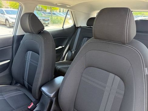 Used 2025 Hyundai Venue SEL FWD image 14