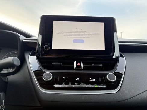 Used 2023 Toyota Corolla LE image 5