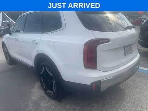 Used 2025 Kia Telluride S FWD image 2