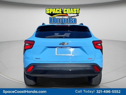 Used 2024 Chevrolet Trax RS w/ Sunroof Package FWD image 4