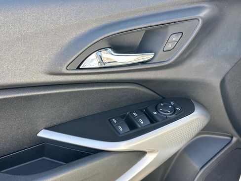 Certified 2024 Chevrolet Trax RS w/ Sunroof Package FWD image 15