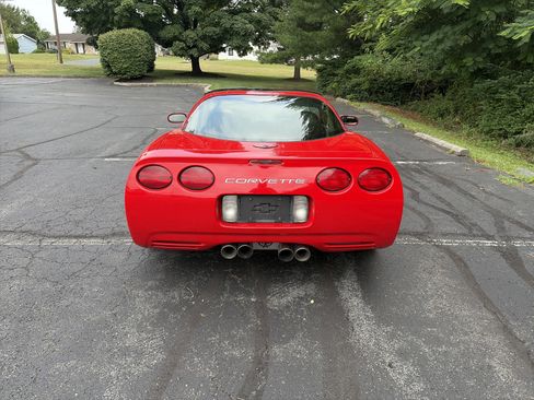 Used 2001 Chevrolet Corvette Coupe w/ Preferred Equipment Group1 RWD image 6