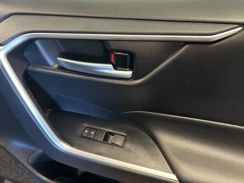 Used 2025 Toyota RAV4 XLE image 28