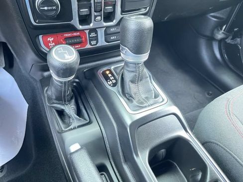 Used 2024 Jeep Wrangler Unlimited Rubicon AWD/4WD image 15