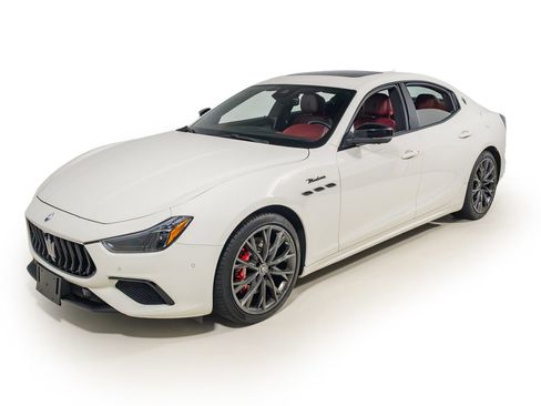 Used 2022 Maserati Ghibli Modena Q4 image 2