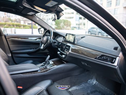 Used 2018 BMW 530e w/ Premium Package 2 RWD image 15