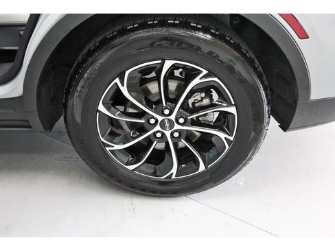 Used 2026 Lincoln Nautilus Premier AWD/4WD image 6