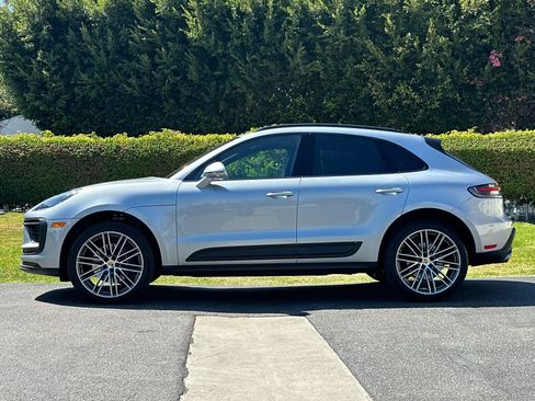 Used 2026 Porsche Macan AWD/4WD image 2