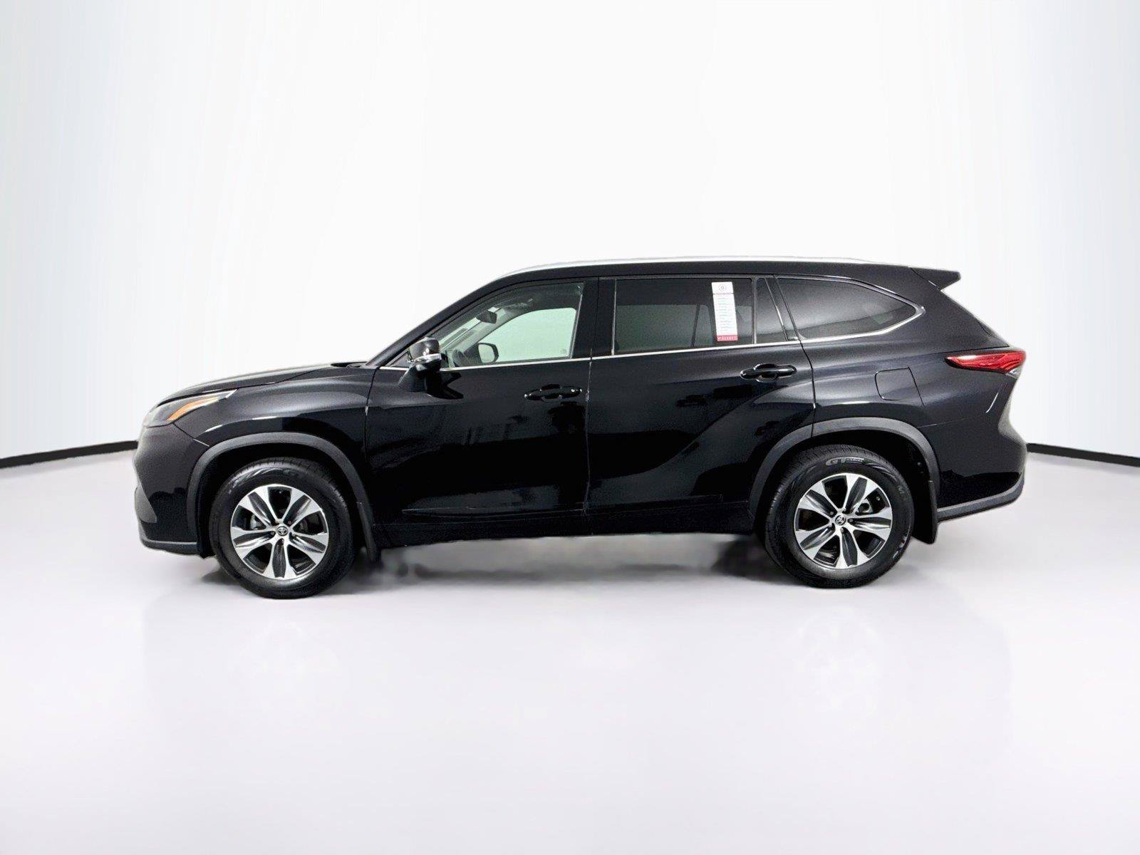 Used 2022 Toyota Highlander XLE AWD/4WD image 13