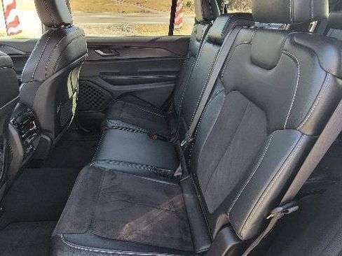 Used 2024 Jeep Grand Cherokee L Laredo image 9