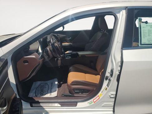 Used 2021 Lexus ES 350 w/ Premium Package FWD image 9