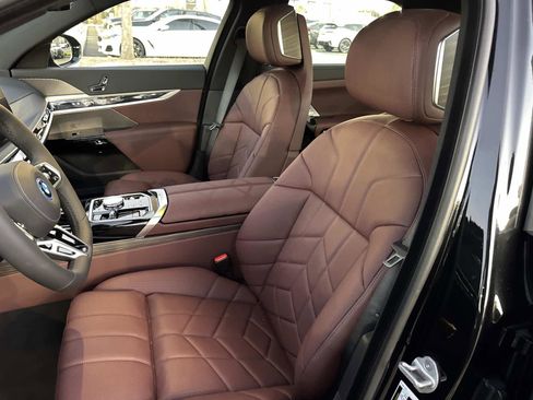 New 2026 BMW i7 xDrive60 w/ Executive Package image 19