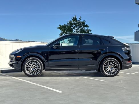 Used 2023 Porsche Cayenne Platinum Edition w/ Towing Package w/o Tow Ball image 2