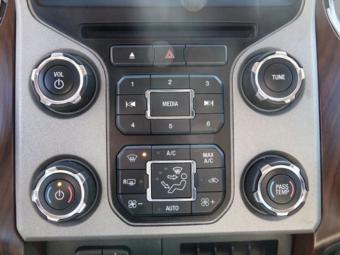 Used 2014 Ford F250 Lariat w/ Chrome Package image 29