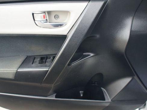 Used 2018 Toyota Corolla LE image 17