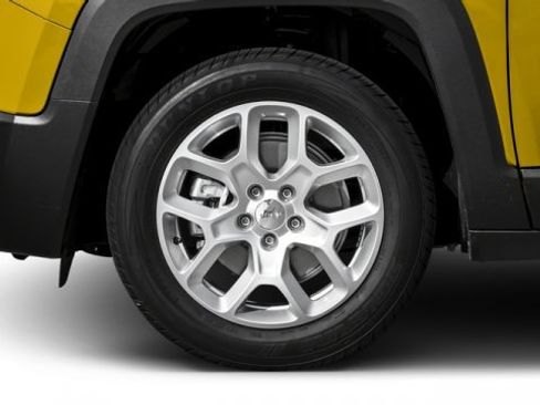 Used 2017 Jeep Renegade Latitude image 14